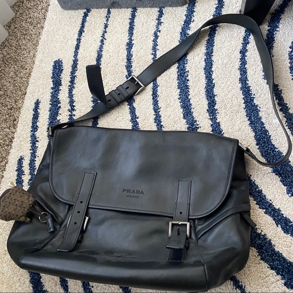 Authentic Men’s Prada soft leather Messenger Tote - Picture 4 of 4